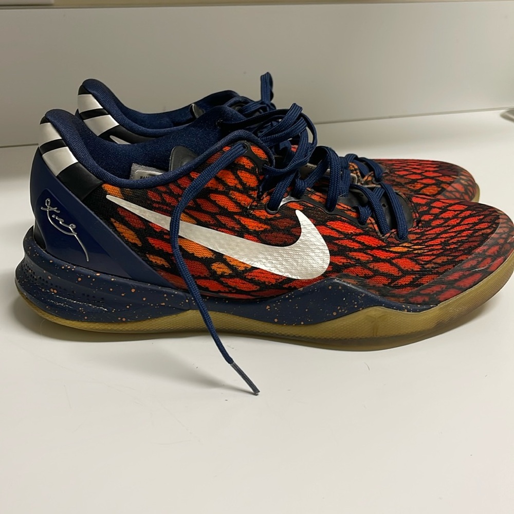 Vintage Kobe Bryant 8 Nike.   NIKEiD customized  shoe